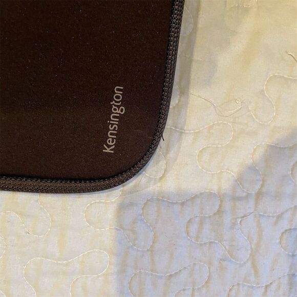 Kensington Black Laptop Sleeve NWOT - Picture 2 of 7